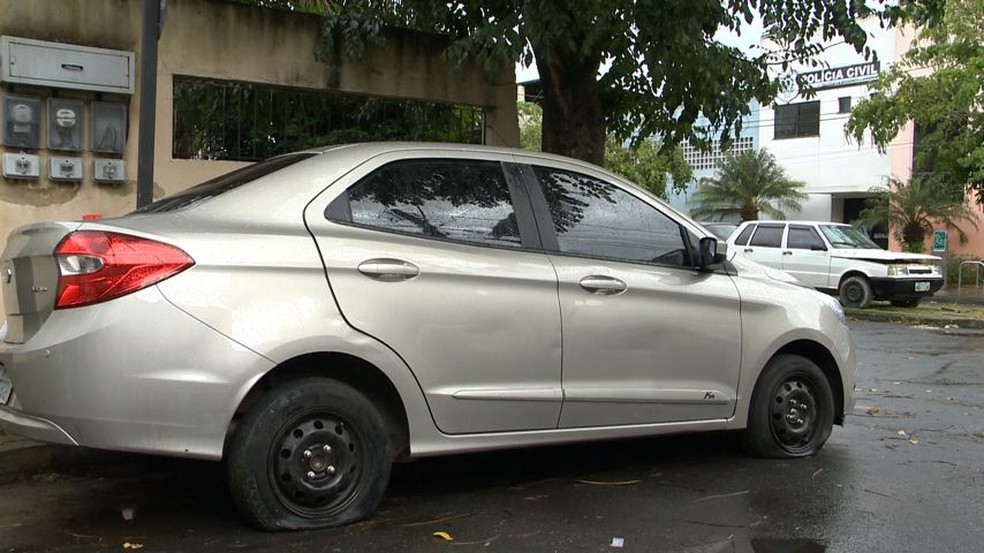 Carro roubado em julho foi recuperado em Vitória (Foto: Roberto Prati/ TV Gazeta)