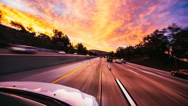 Carros - car - estrada - velocidade - automotivo - industria (Foto: Pexels)