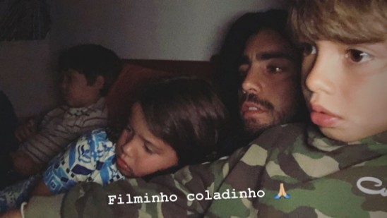 Pedro Scooby com os filhos Dom, Bem e Liz (Foto: Reprodução Instagram)
