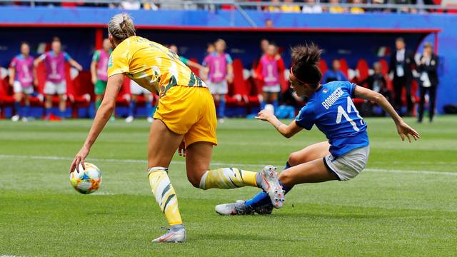 Barbara Bonansea marca gol da itália na copa do mundo feminina