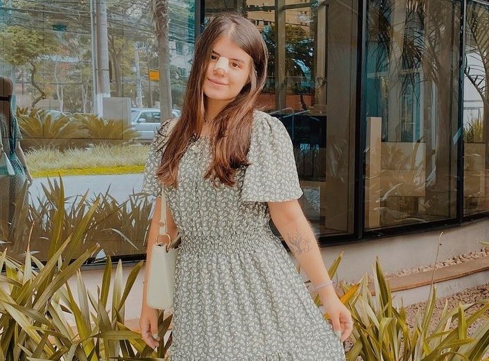 Carolina Chamberlain, que completa 18 anos em fevereiro, se recupera de rinoplastia (Foto: Reprodução/Instagram)