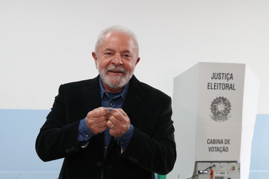 PA São Paulo 02/10/2022 Eleições 2022 -O candidato à presidência da República, Luiz Inácio Lula da Silva, votando na Escola Estadual João Firmino, em São Bernardo do Campo.