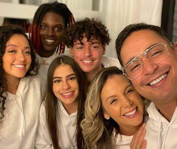 Xanddy e Carla Perez com Camilly Victoria e Redrum e Victor Alexandre e Jarline Batista (Foto: Reprodução/Instagram)