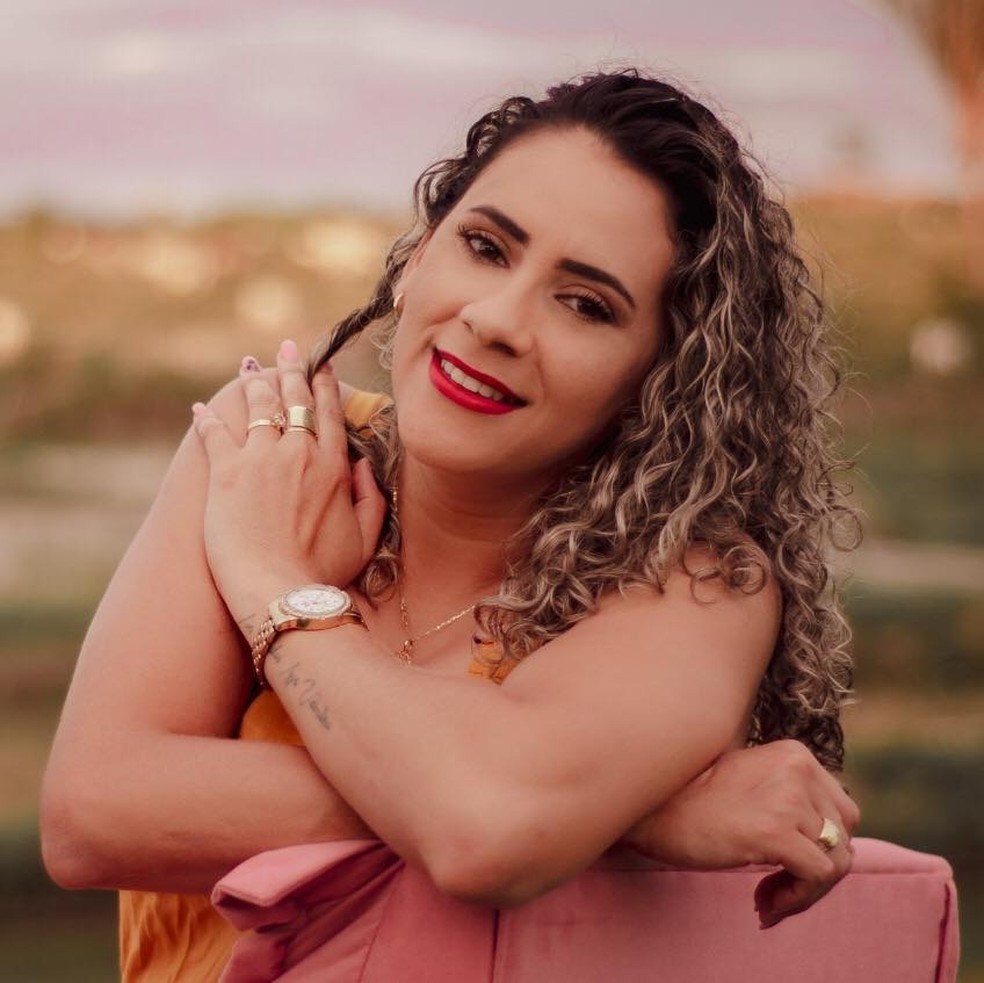 Andrea Ramos Costa, de 31 anos, foi encontrada morta na porta de uma serraria em Colniza — Foto: Facebook