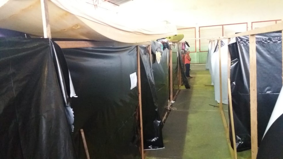 Abrigo foi montado em ginário no interior do Acre  — Foto: Mazinho Rogério/G1