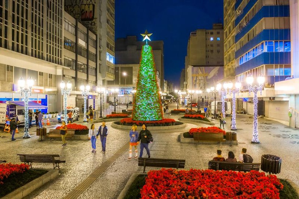 Linha de especial de Natal começa a circular nesta terça-feira (3), em  Curitiba | Natal Curitiba 2019 | G1