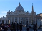 Vaticano prende padre e italiana suspeitos de vazar documentos  