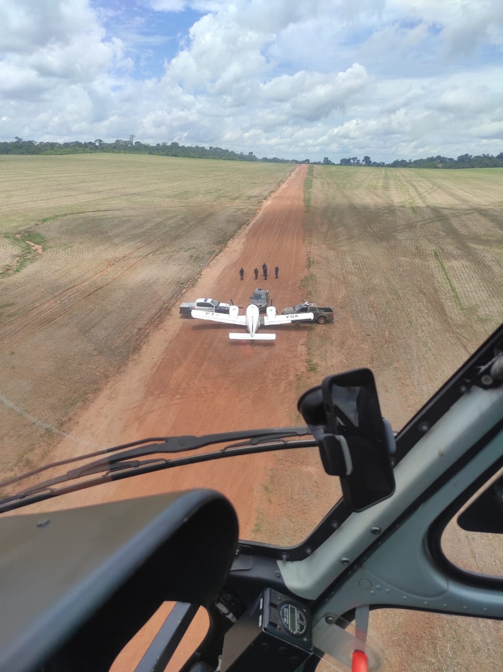 Avião de pequeno porte é apreendido com drogas em MT — Foto: Cedida