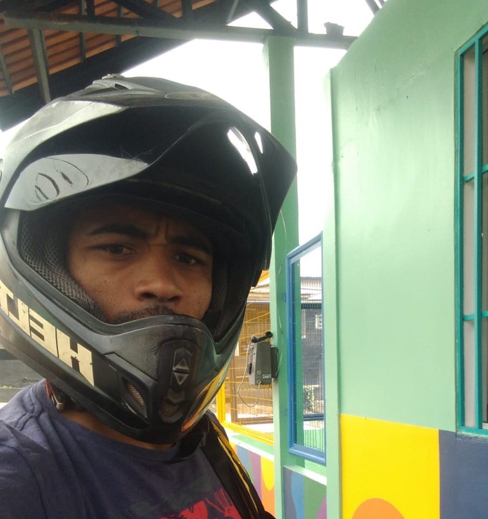 Motoboy é natural do Maranhão e mora no Amazonas há mais de 15 anos. — Foto: Divulgação 