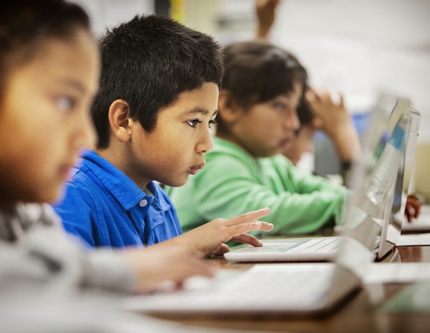 Pais e professores acreditam que a tecnologia pode auxiliar a educação (Foto: Divulgação)