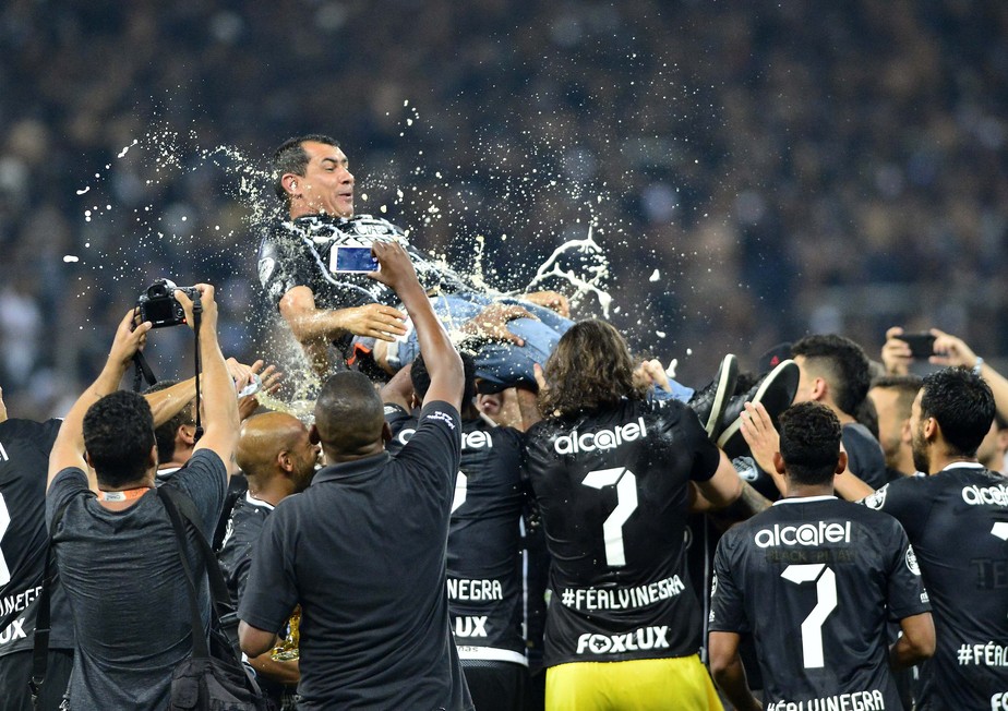 Do penta ao hepta: como Carille se tornou o maestro do título do Corinthians