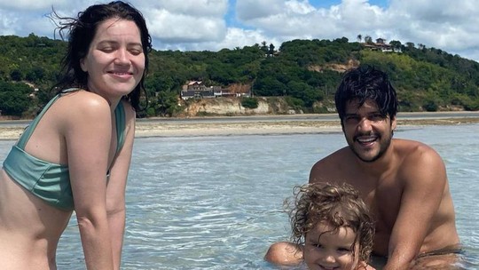 Nathalia Dill abre álbum de viagem para Alagoas com o marido e a filha; veja fotos