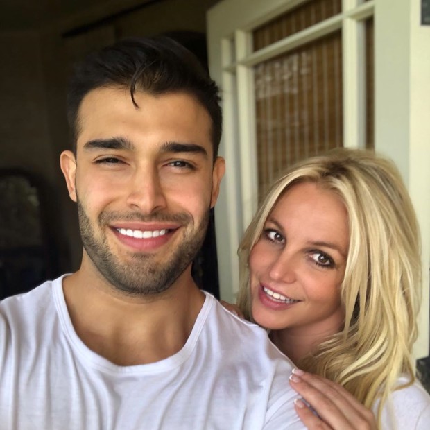 Britney Spears posa com o namorado e se declara (Foto: Reprodução/Instagram)