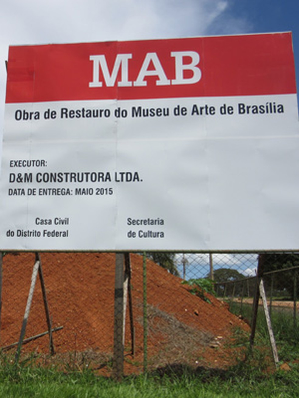 Museu de Arte de Brasília (MAB), no Setor de Hotéis e Turismo Norte, com as obras paralisadas (Foto: Isabella Formiga/G1)