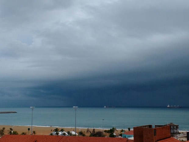 Tempo nublado em Fortaleza na manhã desta segunda-feira (20) (Foto: Diana Sobral/Arquivo Pessoal)
