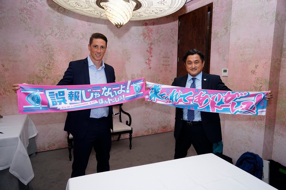 Fernando Torres encerra mistÃ©rio e comunica acerto com o Sagan Tosu-JAP