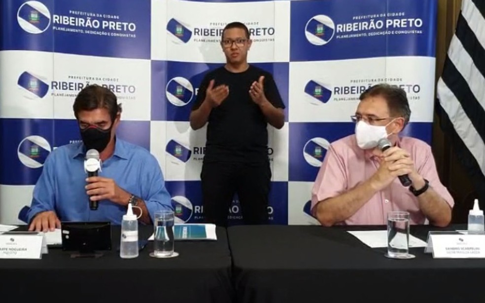 O prefeito de Ribeir&atilde;o Preto (SP), Duarte Nogueira, e o secret&aacute;rio municipal de Sa&uacute;de, Sandro Scarpelini &mdash; Foto: Reprodu&ccedil;&atilde;o/Facebook