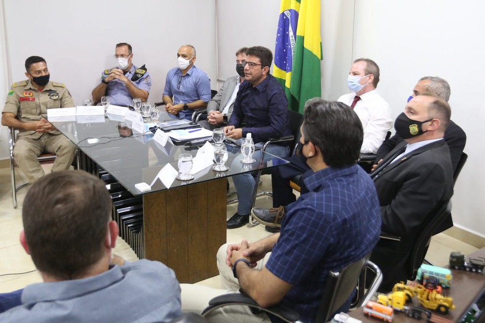 Gladson Cameli disse que vai fazer concurso para a Segurança em setembro deste ano  — Foto: Marcos Vicentti/Secom