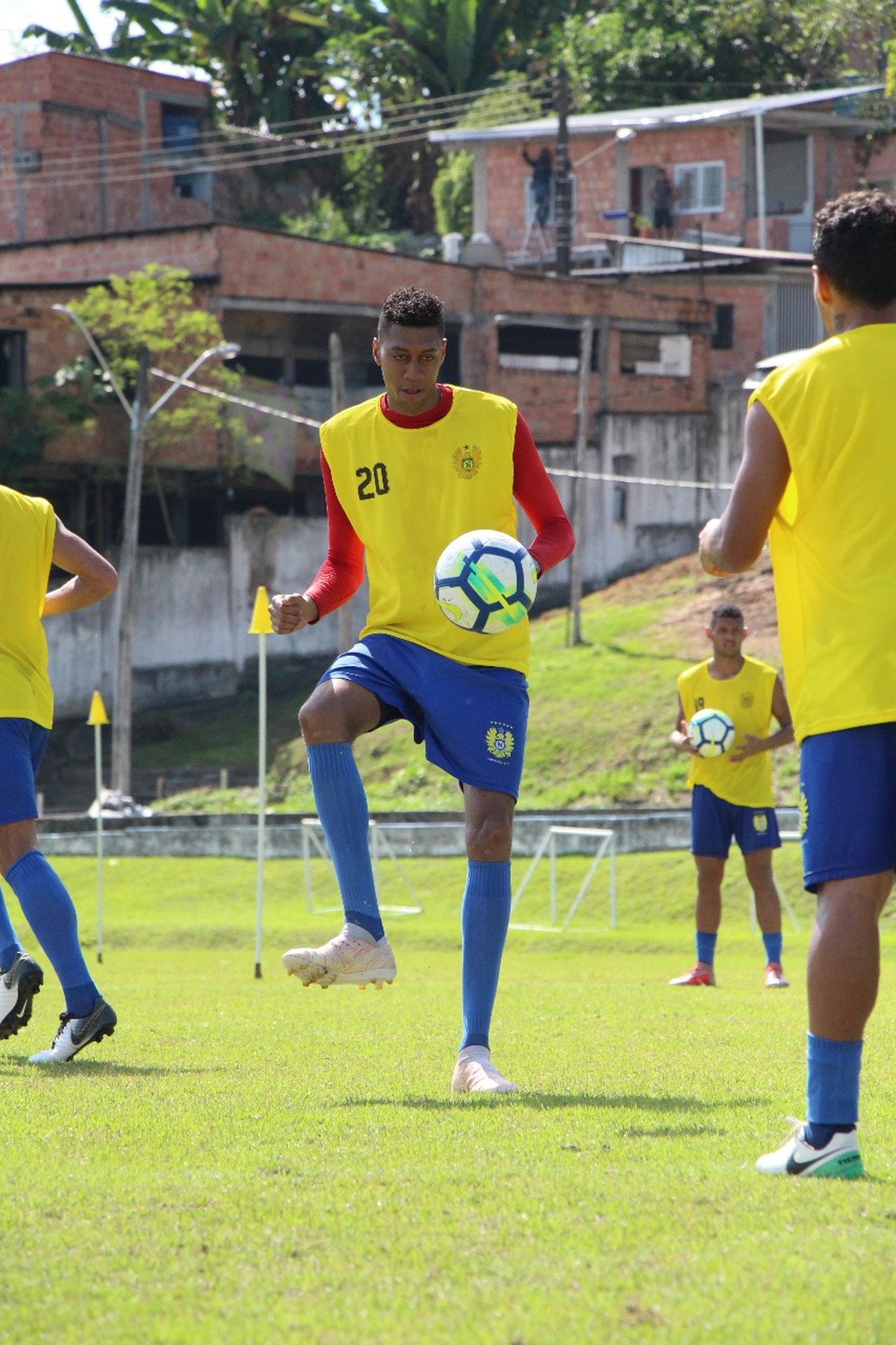 Zagueiro Rafael Vitor, vinculado ao Nacional, é o novo reforço do