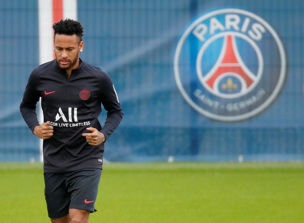 Neymar segue treinando no PSG, enquanto não define futuro — Foto: Reuters