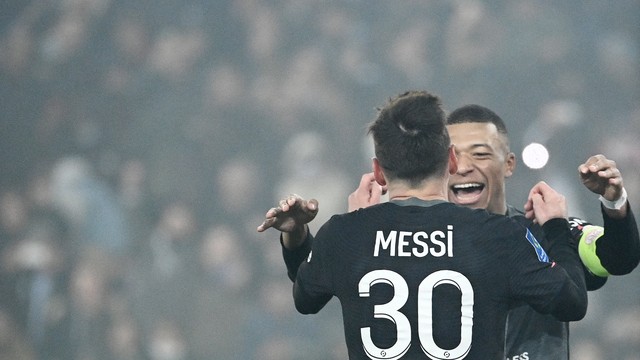 Messi e Mbappé comemoram vitória do PSG sobre o Nantes