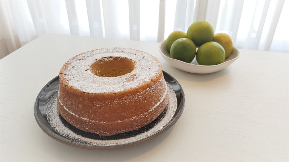 Bolo de laranja fofinho e saboroso feito pela chef Paula Gulli &mdash; Foto: Divulga&ccedil;&atilde;o/Sofitel Jequitimar