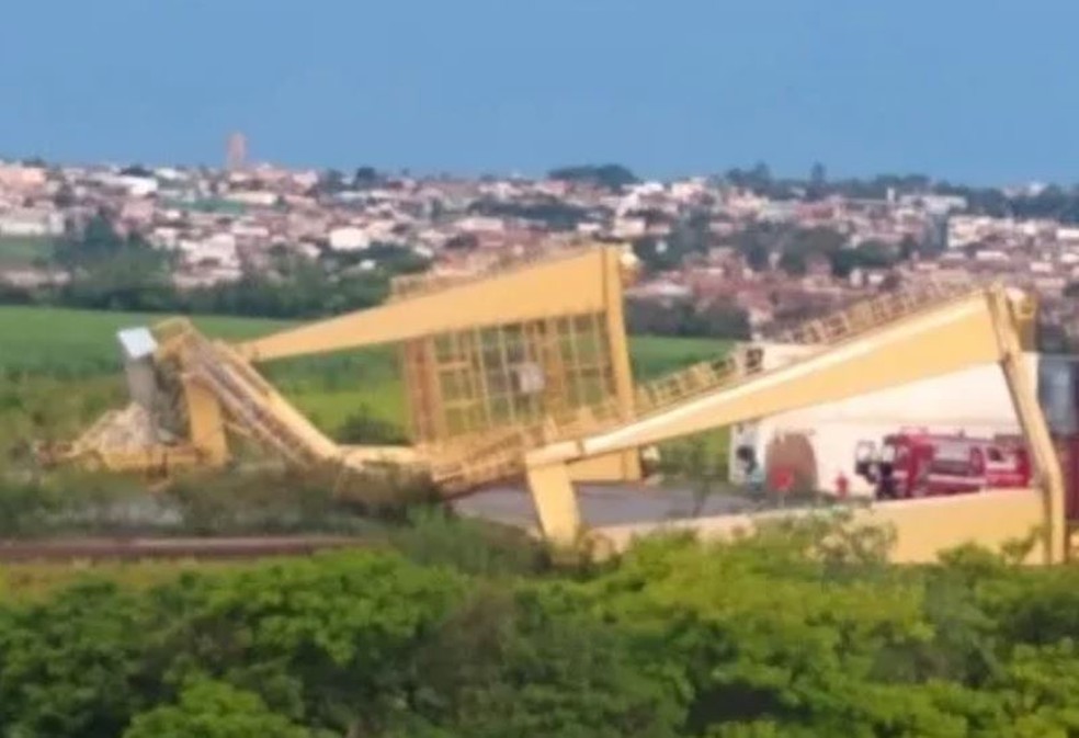 Plataforma metálica de empresa logística caiu e atingiu trabalhador em Araraquara — Foto: Arquivo Pessoal