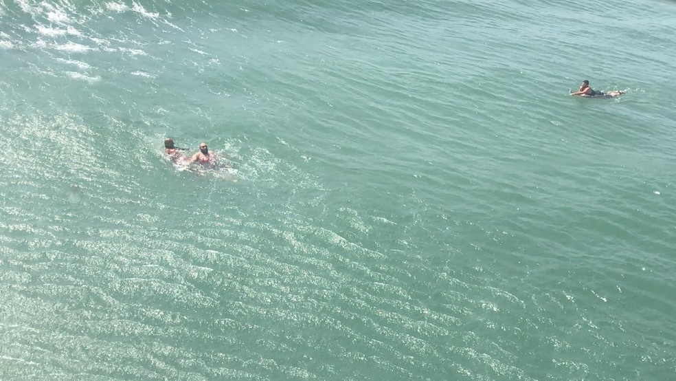 Salvamentos ocorreram em praia do litoral paulista — Foto: Divulgação/Grupamento de Bombeiros Marítimo