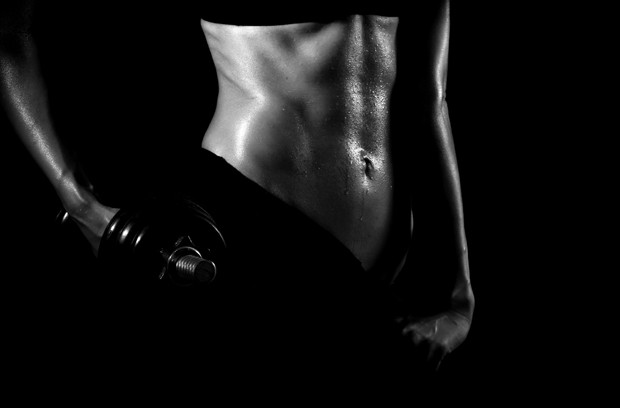 Pilates, treinamento funcional e musculação podem ser a chave para um corpo seco e malhado (Foto: Shutterstock)