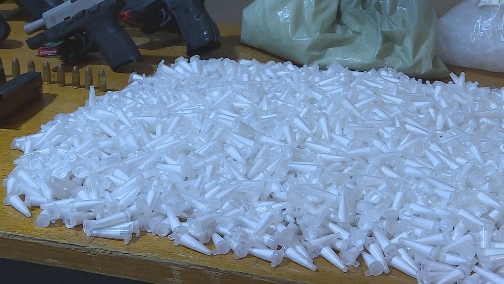Pinos de coca&iacute;na que estavam com o grupo. &mdash; Foto: TV Globo/Reprodu&ccedil;&atilde;o