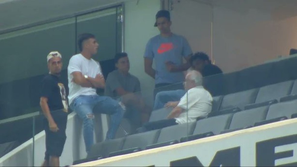 Contra o Sport, Daronco relata na súmula pessoas não credenciadas e sem máscaras em camarote do Corinthians