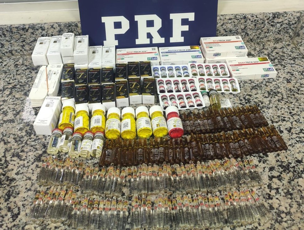 Anabolizantes foram apreendidos na BR-376, em Mandaguari — Foto: PRF/Divulgação