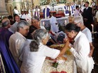 Missa e cortejo marcam despedida de Dona Canô em Santo Amaro, BA