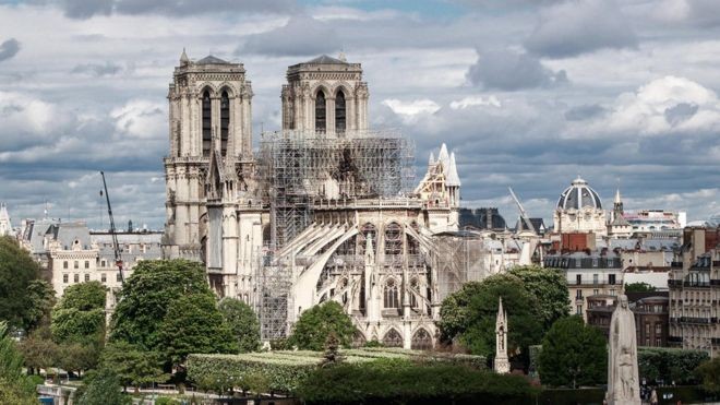 Notre-Dame (Foto: EPA, via BBC News Brasil)