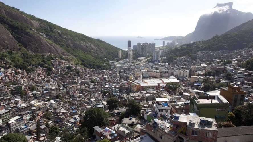 A Rocinha, no Rio: crescimento das favelas é um dos graves problemas do país