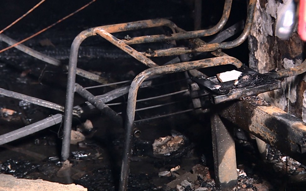 Equipamentos ficaram destruÃ­dos apÃ³s incÃªndio na AssociaÃ§Ã£o para Pessoas com DeficiÃªncia de Mogi Mirim. â Foto: ReproduÃ§Ã£o/EPTV