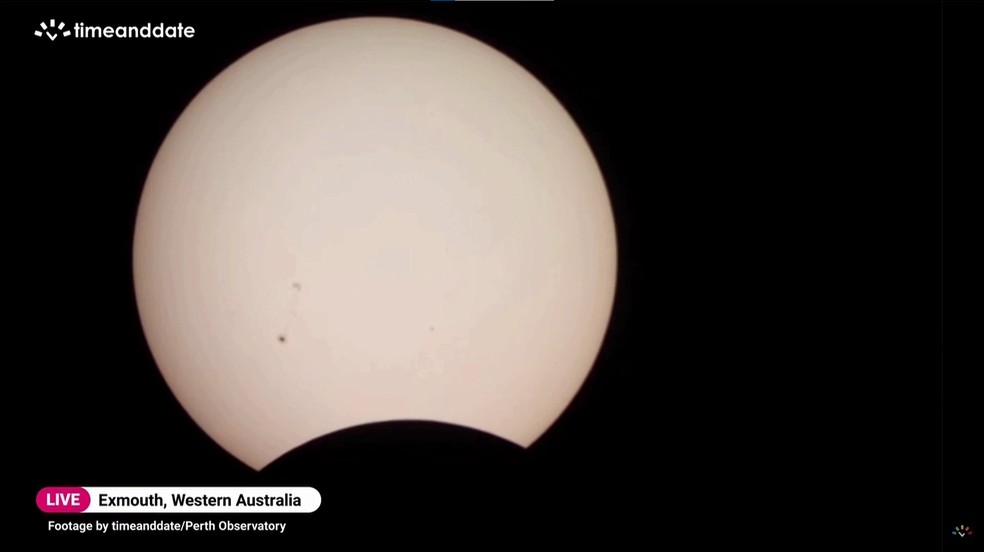 Início do eclipse solar na Austrália — Foto: timeanddate/Perth Observatory/Reuters