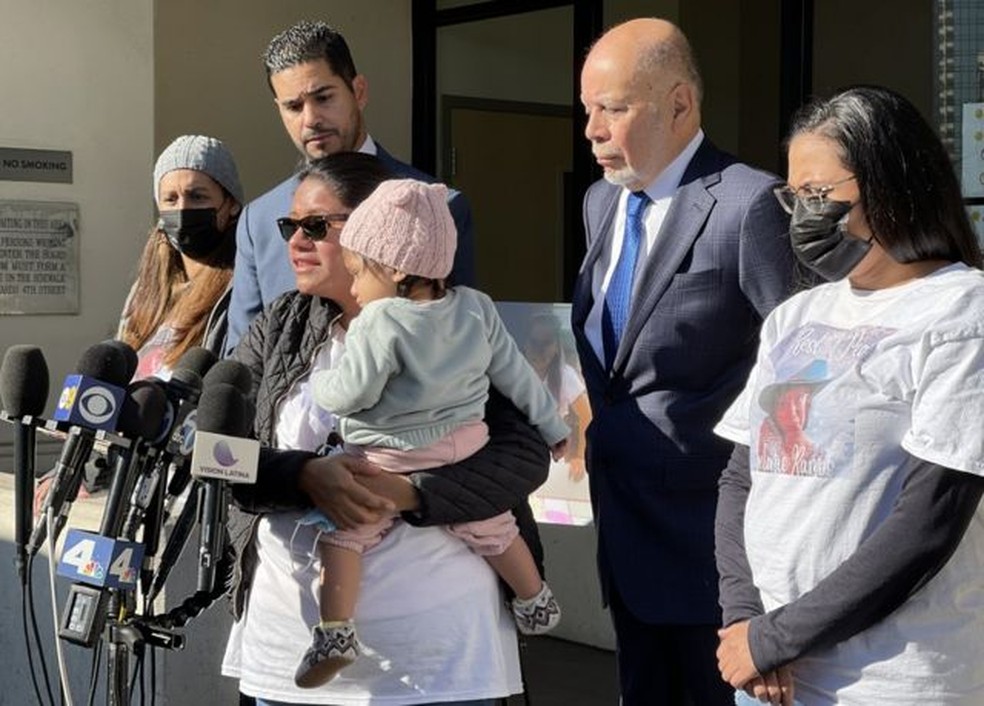 A mãe de Melanie Ramos, Elena Pérez, apresentou uma ação contra o Distrito Escolar Unificado de Los Angeles por negligência — Foto: LEIRE VENTAS