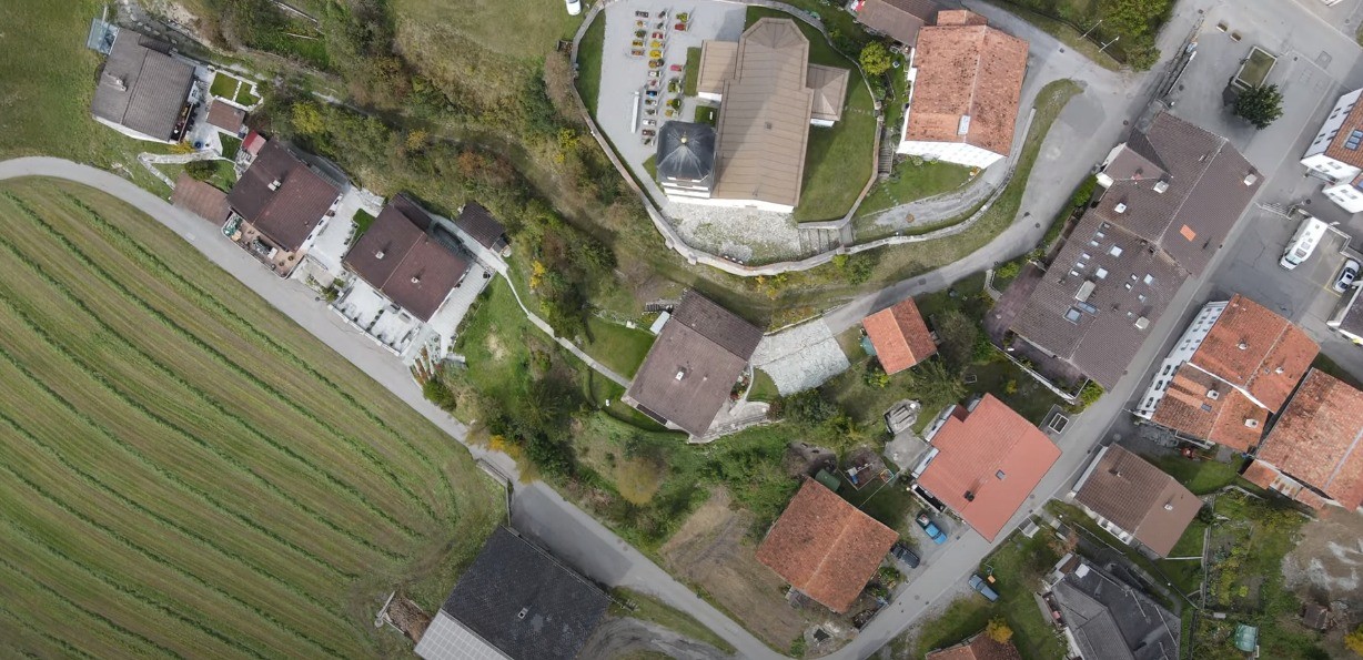 Vista aérea da vila de Brienz, na Suíça — Foto: Reprodução