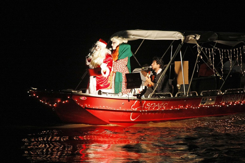 Show do Papai Noel no barco na Rua do Porto, em Piracicaba — Foto: Casa de Noel