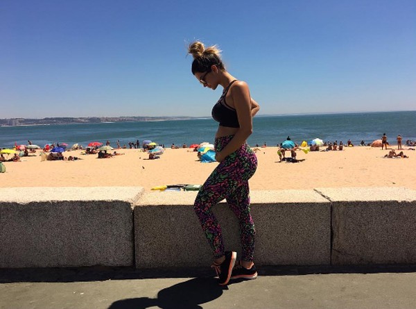 Kelly Key mostra barriguinha de grávida em foto na praia (Foto: Reprodução / Instagram)