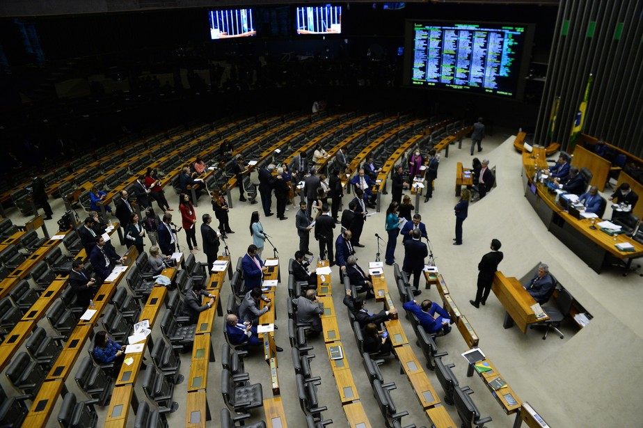 Plenário da Câmara no dia marcado para a votação da PEC Eleitoral: sessão adiada