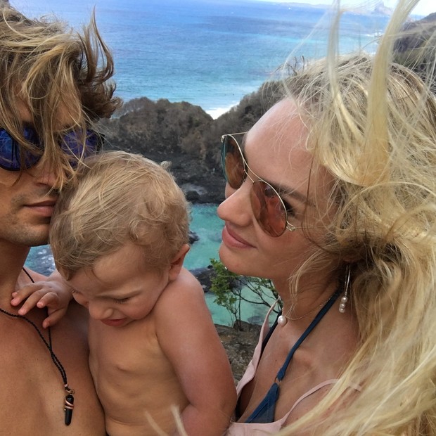 Hermann Nicoli, Candice Swanepoel e o filho, Anacã (Foto: reprodução/instagram)