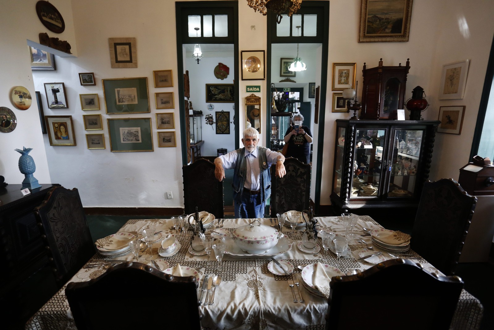 Mais de 12 mil peças colecionadas durante 60 anos pelo jornalista Fichel Davit formam o acervo do museu — Foto: Custodio Coimbra