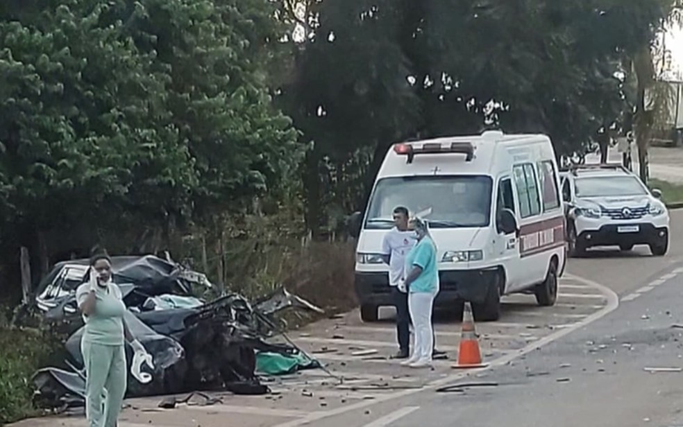 Motorista de carro morre após bater de frente com carreta na MGC-491, em Paraguaçu, MG — Foto: Reprodução/EPTV