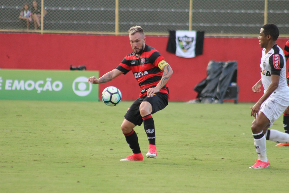 Willian Farias é capitão do Vitória (Foto: Maurícia da Matta/Divulgação/EC Vitória)