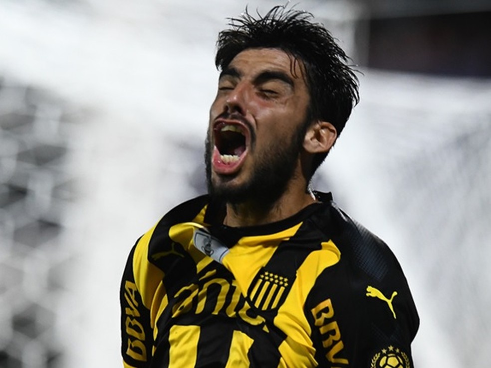 Em Busca Do Tricampeonato Penarol Estreia Com Vitoria No Campeonato Uruguaio