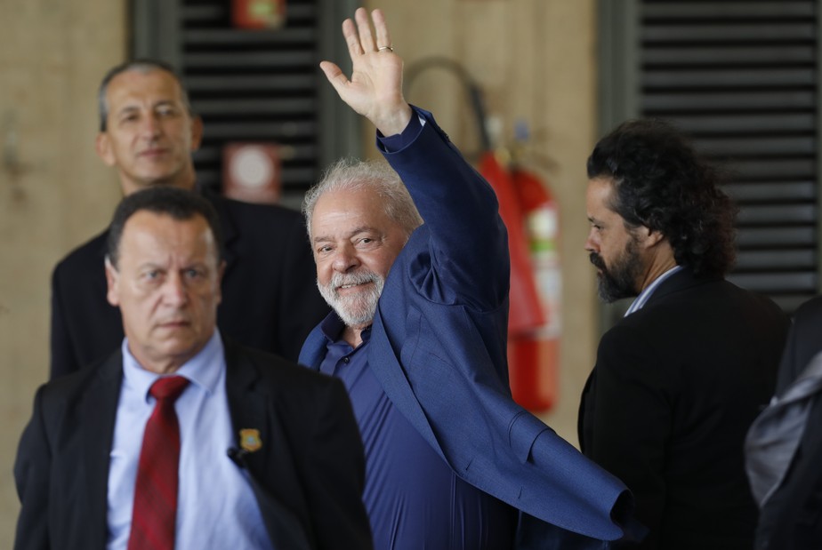 Guerra digital. Lula pretende fazer lives semanais depois que assumir a Presidência, nos moldes do que fazia Bolsonaro