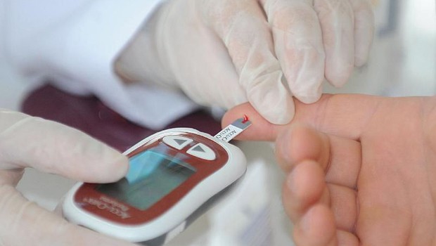 Aparelho medidor de diabetes  (Foto: Agência Brasil)