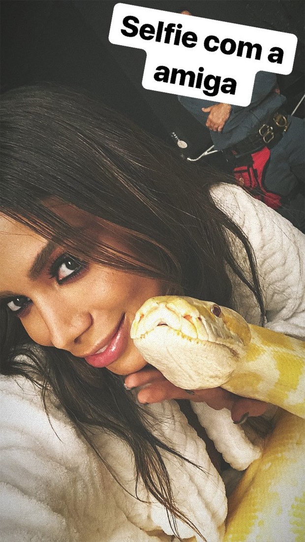 Anitta com cobra (Foto: ReproduÃ§Ã£o/Instagram)
